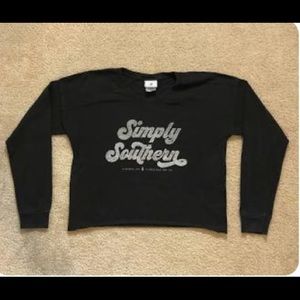 LIGHTLY LOVED!! Black Simply Southern Crop Top in a Size Small
